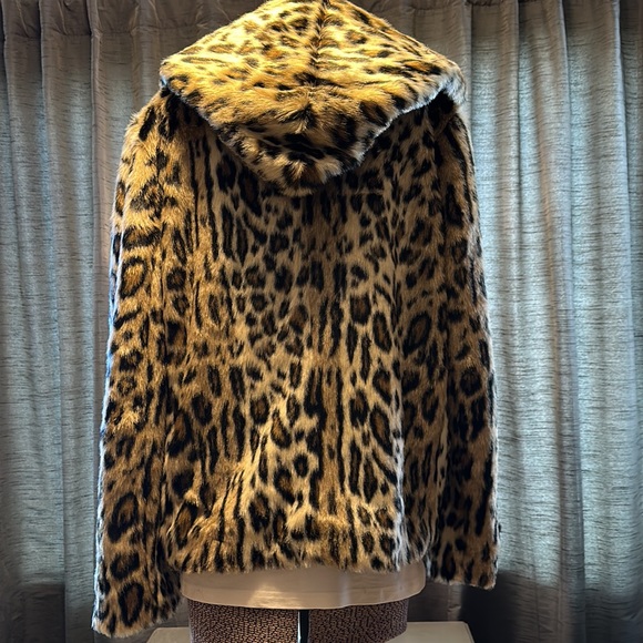 Ann Taylor Hooded Faux Fur Leopard Jacket in New Condition. Worn Once Size S - Picture 2 of 6